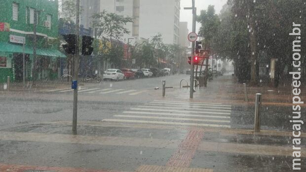 Após estragos e temporal, MS segue em alerta máximo nos próximos dias Após estragos e temporal, MS segue em alerta máximo nos próximos dias