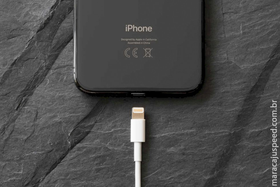 Apple é multada em R$ 100 mi por venda de iPhone sem carregador Apple é multada em R$ 100 mi por venda de iPhone sem carregador