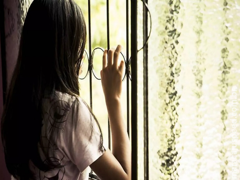 Avó desconfia de comportamento de adolescente e descobre estupro através de mensagens no celular Avó desconfia de comportamento de adolescente e descobre estupro através de mensagens no celular