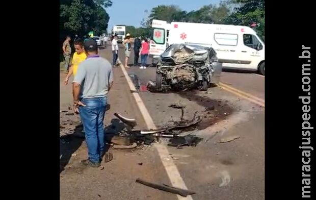 Batida deixa carro em barranco e dois mortos na BR-262 em Miranda