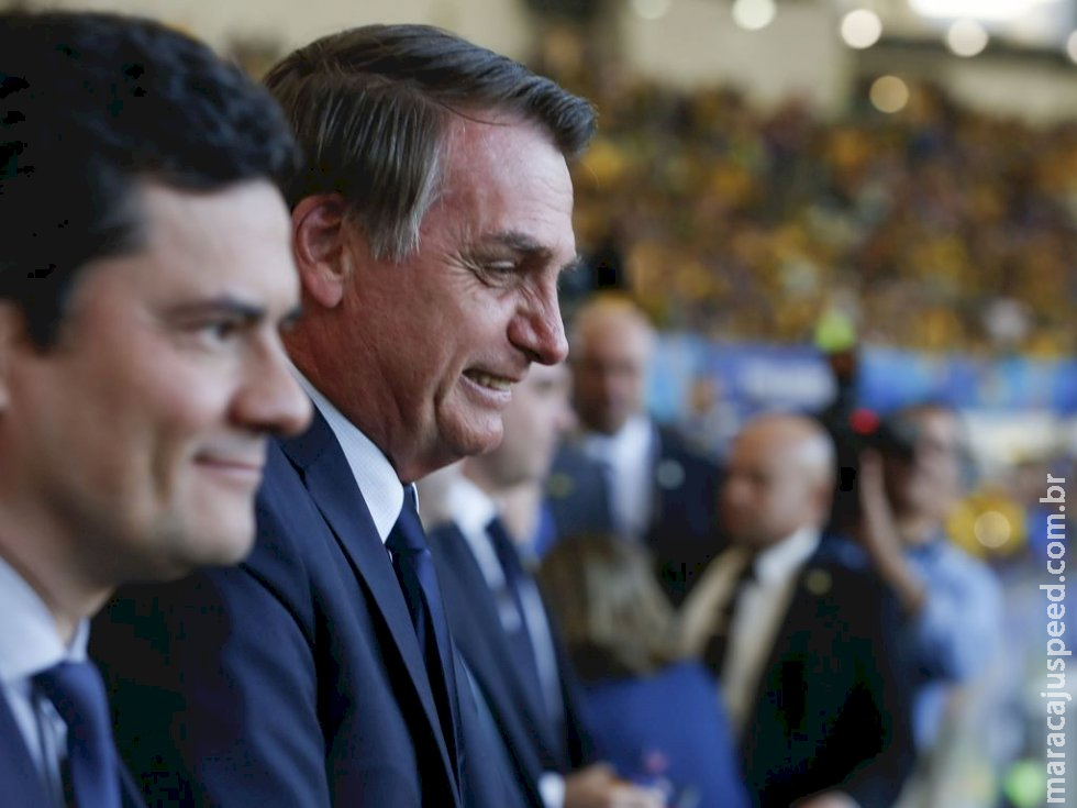 Bolsonaro comemora apoio de Moro e elogia ex-juiz: Bolsonaro comemora apoio de Moro e elogia ex-juiz: