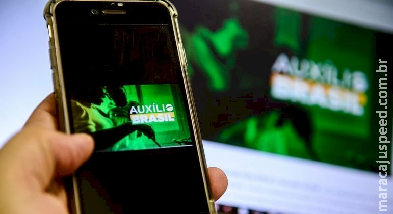 Bolsonaro deve anunciar 13º do Auxílio Brasil a mulheres a partir de 2023 Bolsonaro deve anunciar 13º do Auxílio Brasil a mulheres a partir de 2023
