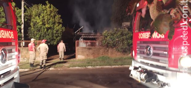 Botijão de gás explode e causa incêndio em residência no Taveirópolis Botijão de gás explode e causa incêndio em residência no Taveirópolis