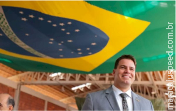 Capitão Contar apoia a equiparação salarial de professores e foi o único candidato a não apoiar o fechamento de escolas cívico-militares Capitão Contar apoia a equiparação salarial de professores e foi o único candidato a não apoiar o fechamento de escolas cívico-militares