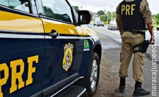 Casal é preso com carro roubado em Sidrolândia Casal é preso com carro roubado em Sidrolândia