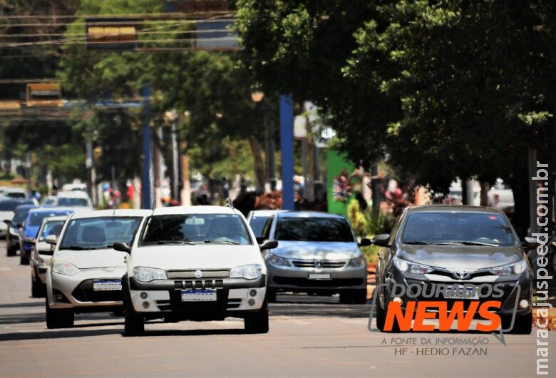 CCJ aprova proibição de remoção de veículo estacionado irregularmente se condutor puder retirá-lo