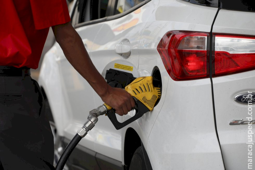 Diesel e gasolina não devem subir no Brasil mesmo com alta mundial do petróleo Diesel e gasolina não devem subir no Brasil mesmo com alta mundial do petróleo