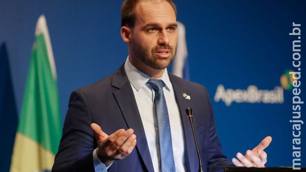Eduardo Bolsonaro defende adiar 2º turno para obter inserções de rádio Eduardo Bolsonaro defende adiar 2º turno para obter inserções de rádio