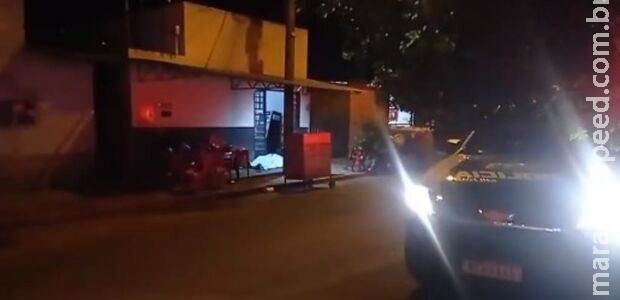 Idoso é assassinado após discussão com pai e filho em bar de Sidrolândia Idoso é assassinado após discussão com pai e filho em bar de Sidrolândia