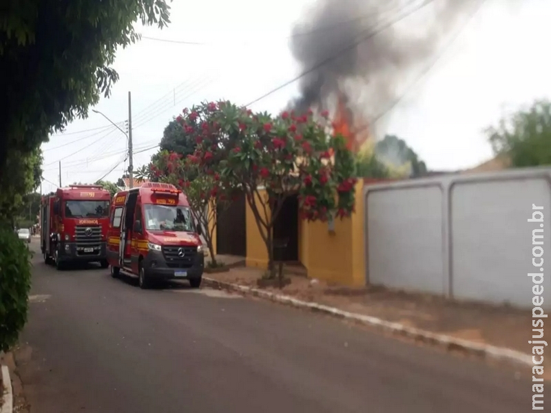 Incêndio destrói casa e assusta moradores de Aquidauana Incêndio destrói casa e assusta moradores de Aquidauana
