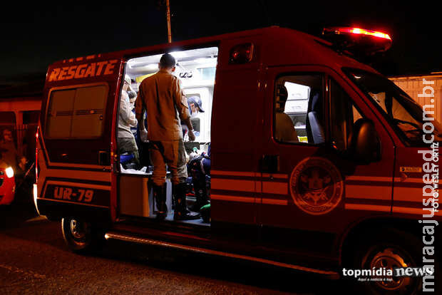 Jovem tenta separar briga em bar e acaba esfaqueado no Santa Carmélia Jovem tenta separar briga em bar e acaba esfaqueado no Santa Carmélia