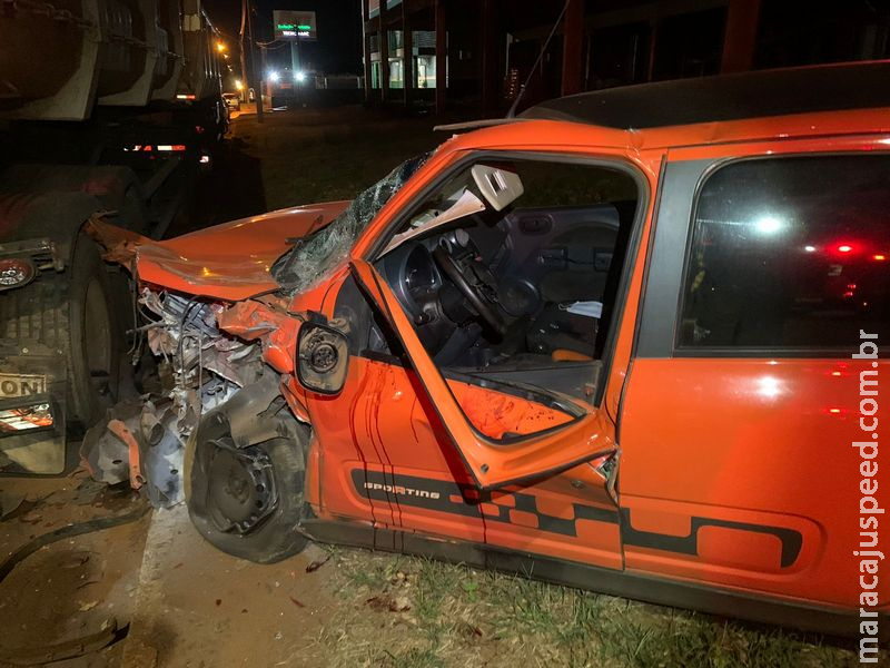 Maracaju: Condutor perde o controle do carro ao passar em lombada elevada próximo a empresa Boa Vista Maracaju: Condutor perde o controle do carro ao passar em lombada elevada próximo a empresa Boa Vista