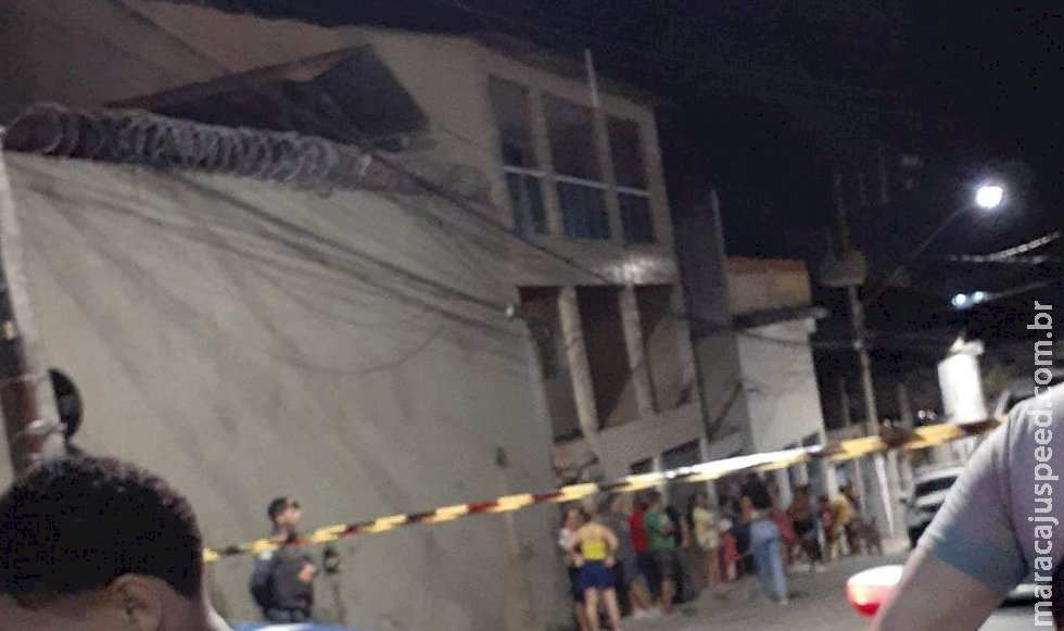 Menina de 11 anos é suspeita de matar a mãe com ajuda do namorado Menina de 11 anos é suspeita de matar a mãe com ajuda do namorado