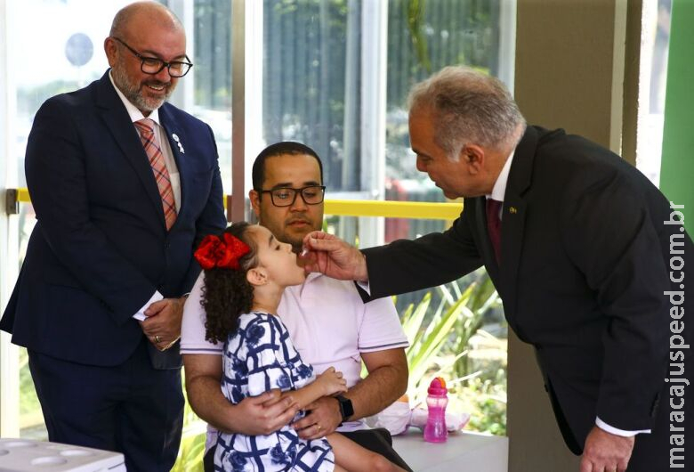 Ministro faz novo apelo para vacinação de crianças contra a pólio