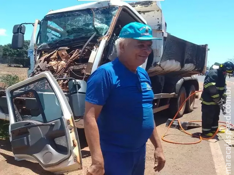 Motorista de prefeitura não vê quebra-molas e atinge traseira de carreta Motorista de prefeitura não vê quebra-molas e atinge traseira de carreta