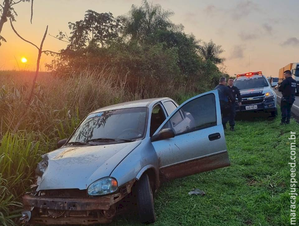 Motorista é preso após bater em dois veículos, uma moto, um portão e fugir do local Motorista é preso após bater em dois veículos, uma moto, um portão e fugir do local