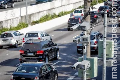 Novo radar promete multar carros e motos barulhentos; testes já começaram Novo radar promete multar carros e motos barulhentos; testes já começaram