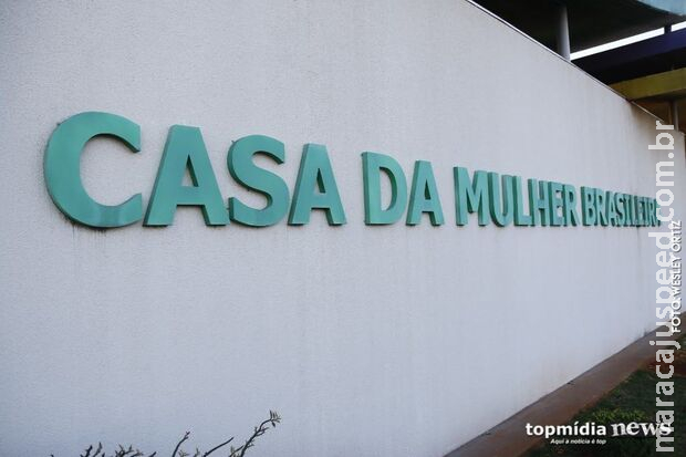 Padrasto põe enteada de castigo, quebra mesa e manda esposa enfiar a filha no ânus Padrasto põe enteada de castigo, quebra mesa e manda esposa enfiar a filha no ânus