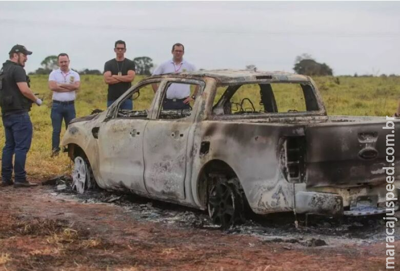 Polícia encontra caminhonete incinerada que pode ter sido usada em homicídio Polícia encontra caminhonete incinerada que pode ter sido usada em homicídio