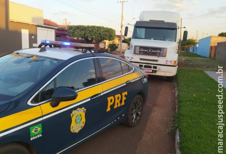 PRF apreende carreta, libera motorista de sequestro e mata um envolvido PRF apreende carreta, libera motorista de sequestro e mata um envolvido
