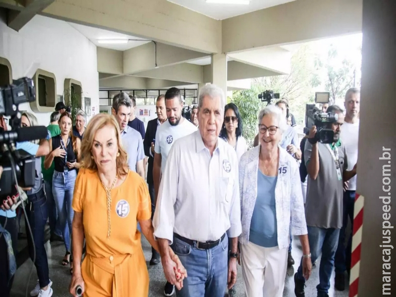 Puccinelli se diz surpreso e decide ainda nesta semana quem vai apoiar no 2º turno Puccinelli se diz surpreso e decide ainda nesta semana quem vai apoiar no 2º turno