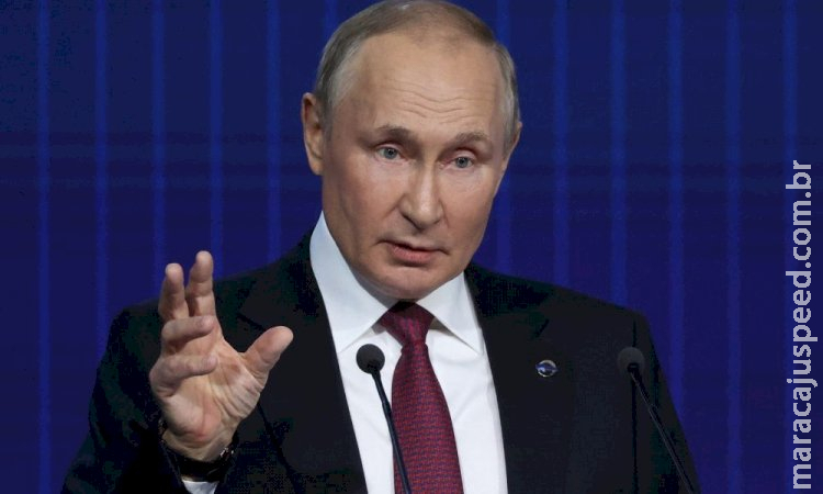 Putin afirma que mundo enfrenta década mais tensa e diz que Rússia não é inimiga do Ocidente Putin afirma que mundo enfrenta década mais tensa e diz que Rússia não é inimiga do Ocidente