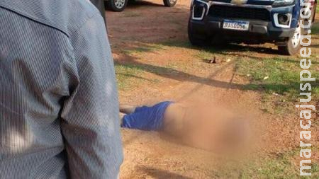 Sepultados pai e filho mortos a tiros por suspeita grávida no Nortão; mulher segue foragida