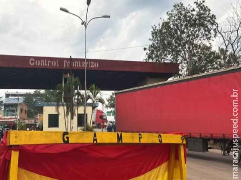 Sobe para 800 o número de caminhões parados na fronteira entre Corumbá e Bolívia Sobe para 800 o número de caminhões parados na fronteira entre Corumbá e Bolívia