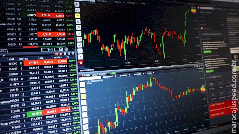 Bolsa desaba 2,48% e dólar bate R$ 5,50 após proposta que prevê estouro do teto de gastos e fala de Lula Bolsa desaba 2,48% e dólar bate R$ 5,50 após proposta que prevê estouro do teto de gastos e fala de Lula