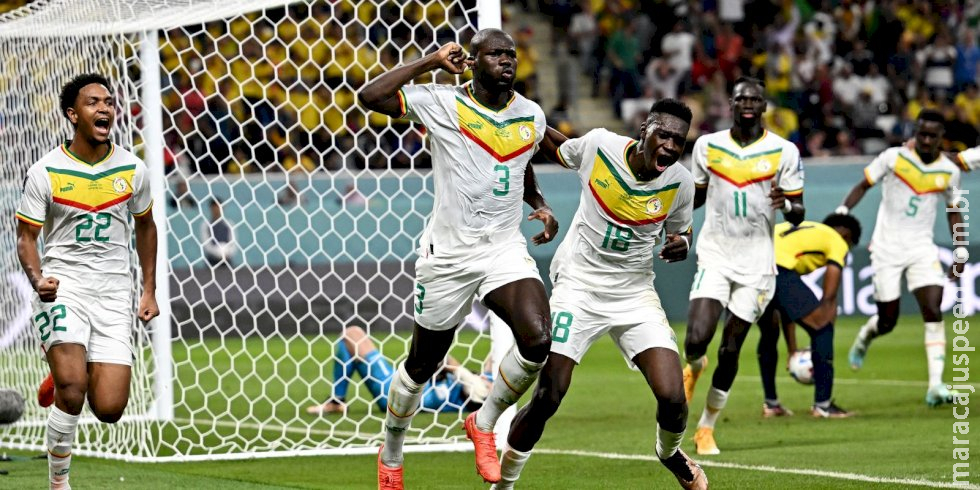 Com homenagem a ídolo, Senegal bate Equador e vai às oitavas da Copa Com homenagem a ídolo, Senegal bate Equador e vai às oitavas da Copa