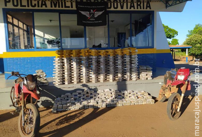 Comboio de motos foge e polícia apreende mais de 300 kg de droga Comboio de motos foge e polícia apreende mais de 300 kg de droga