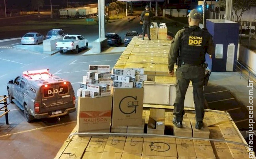 Contrabandistas abandonam carreta em MS com carga de cigarro avaliada em R$ 4 milhões Contrabandistas abandonam carreta em MS com carga de cigarro avaliada em R$ 4 milhões