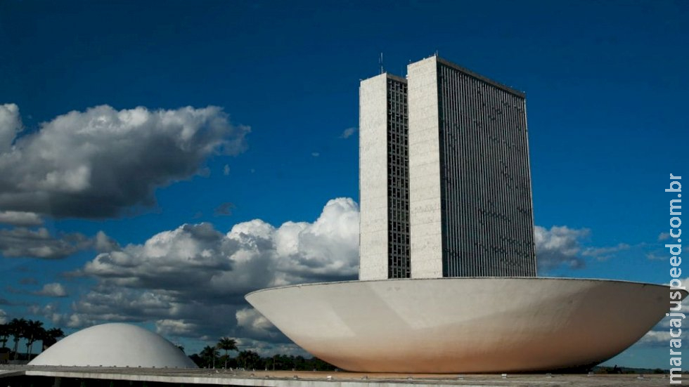 Deputados aprovam pena mais rígida para uso de celular em presídios Deputados aprovam pena mais rígida para uso de celular em presídios