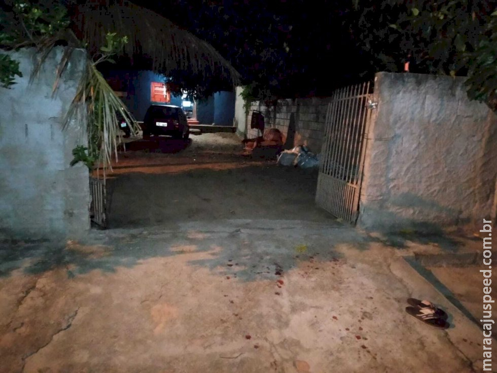 Dupla em moto atira pelo menos 7 vezes e executa homem conhecido como 