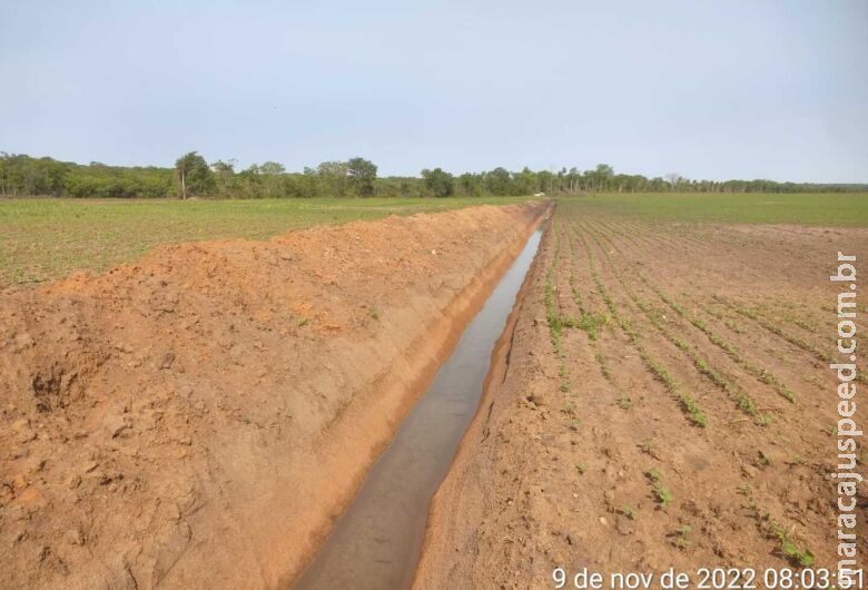 Homem é autuado em R$ 15 mil por escavar 500 metros de dreno sem licença ambiental Homem é autuado em R$ 15 mil por escavar 500 metros de dreno sem licença ambiental