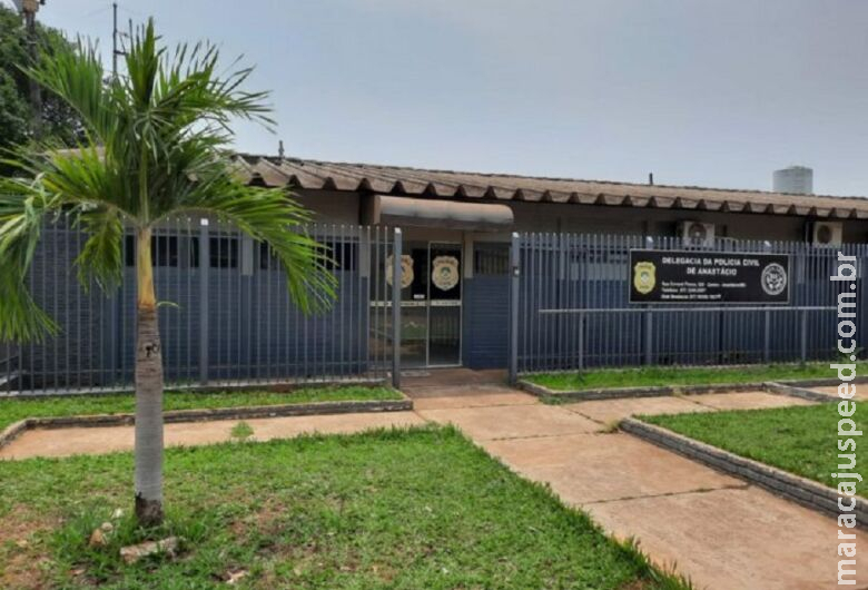 Homem é preso após ameaçar mulher de morte por ter chegado tarde em casa Homem é preso após ameaçar mulher de morte por ter chegado tarde em casa