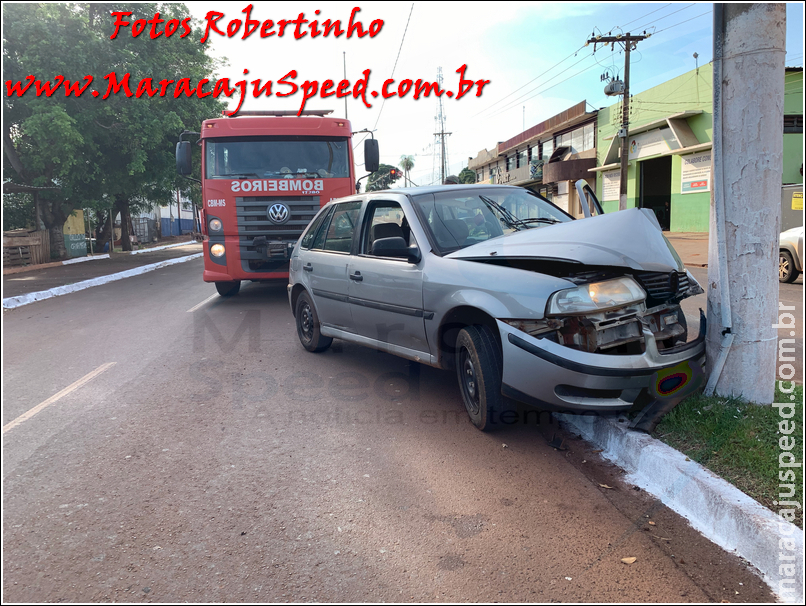 Maracaju: Condutor aparentemente embriagado colide com poste de iluminação na Av. Marechal Deodoro Maracaju: Condutor aparentemente embriagado colide com poste de iluminação na Av. Marechal Deodoro