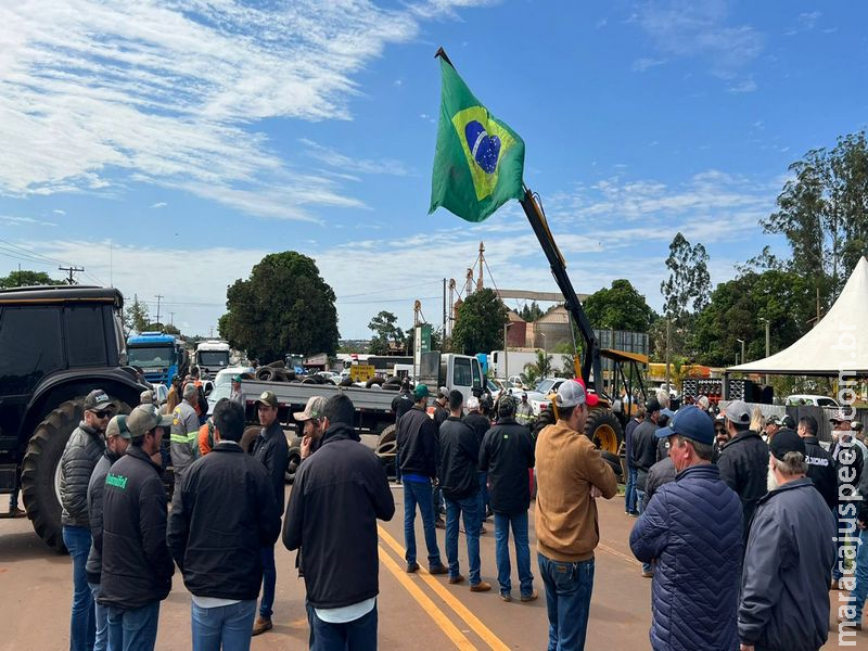 Maracaju: Manifestantes mantém bloqueios em rodovias de Maracaju nesta terça, dia (01/11) Maracaju: Manifestantes mantém bloqueios em rodovias de Maracaju nesta terça, dia (01/11)