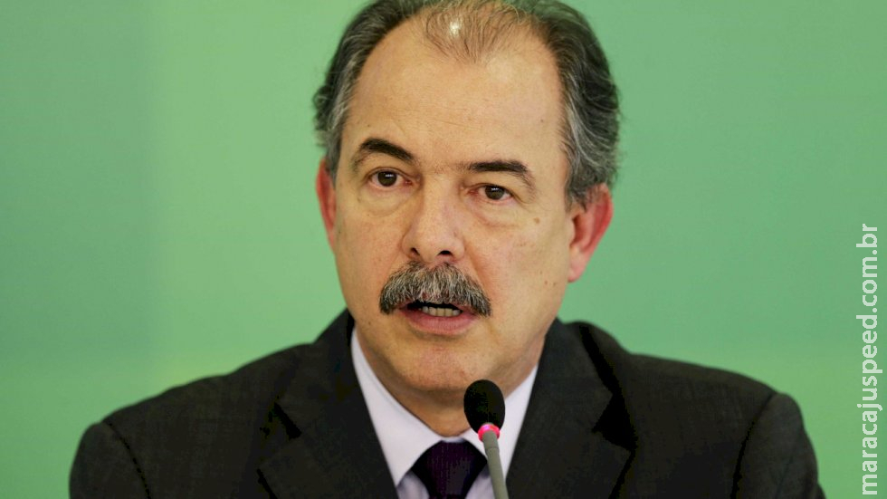 Ministério da Defesa deverá ser chefiado por um civil, afirma Mercadante Ministério da Defesa deverá ser chefiado por um civil, afirma Mercadante