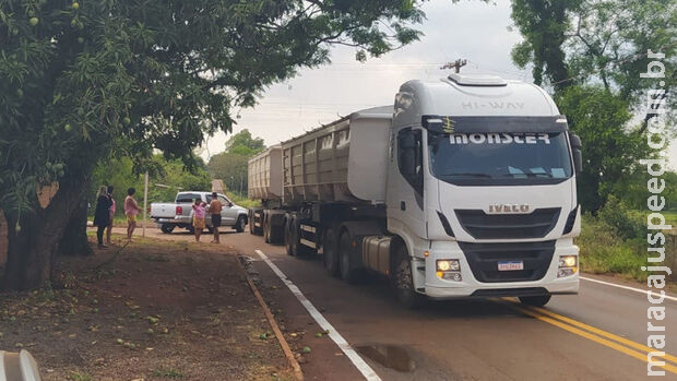 Minutos após ciclista morrer na BR-376, mulher é atropelada por carreta