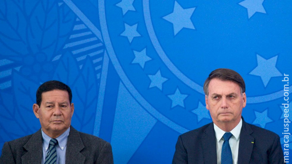 Mourão nega que vá passar a faixa a Lula: 
