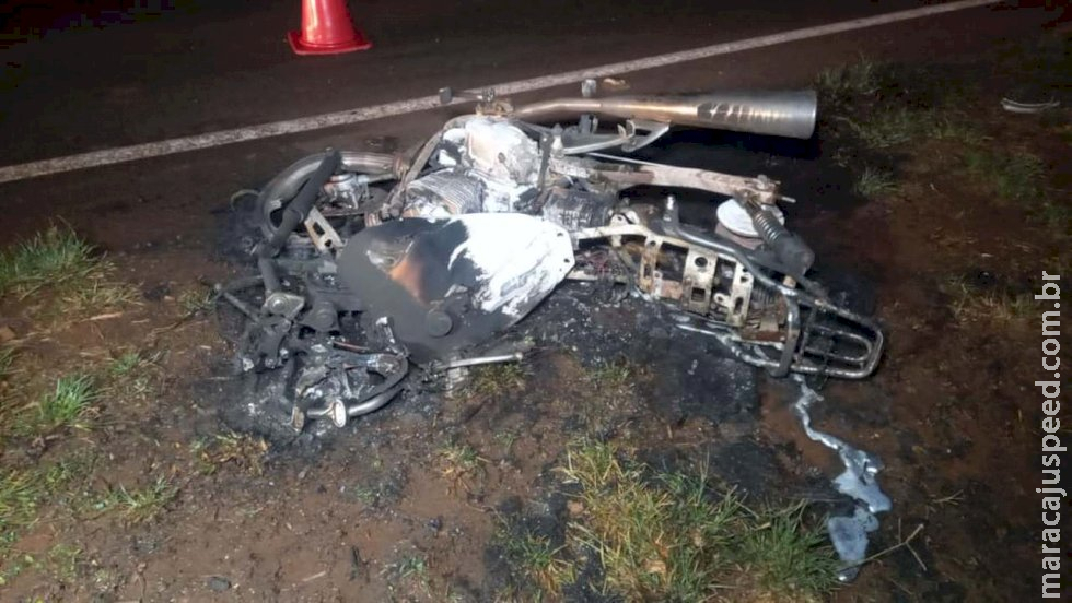 Saveiro que colidiu com motocicleta na BR-163 tentou ultrapassagem atrás de outro veículo