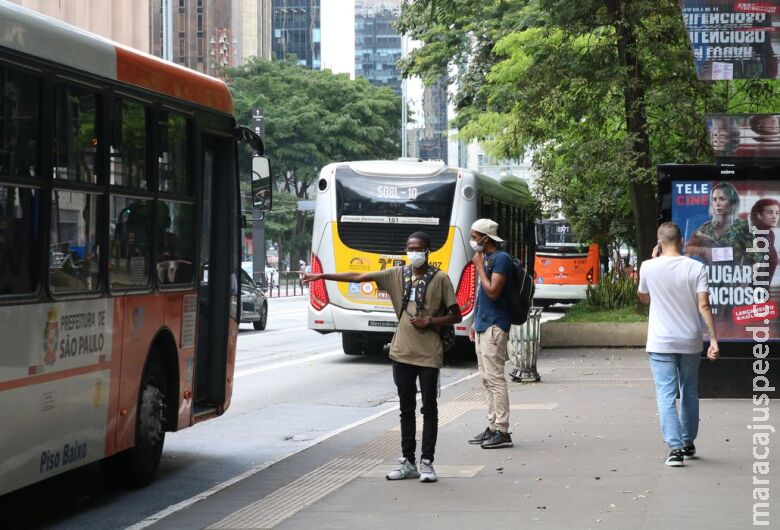 Uso de máscara volta a ser obrigatório no transporte público de SP Uso de máscara volta a ser obrigatório no transporte público de SP