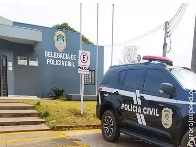 Após desentendimento, mulher é esfaqueada e suspeita é presa com faca entre os seios Após desentendimento, mulher é esfaqueada e suspeita é presa com faca entre os seios