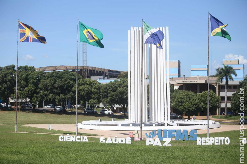 Após um novo corte de verbas, Governo Federal Após um novo corte de verbas, Governo Federal