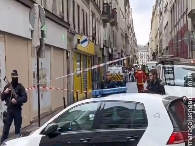 Ataque a tiros em Paris deixa três mortos e causa pânico nas vésperas do Natal Ataque a tiros em Paris deixa três mortos e causa pânico nas vésperas do Natal
