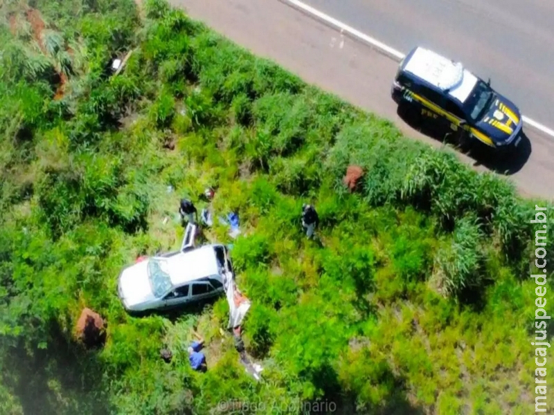 Bebê de um mês é arremessado de carro que capotou após traficantes fugirem da PRF