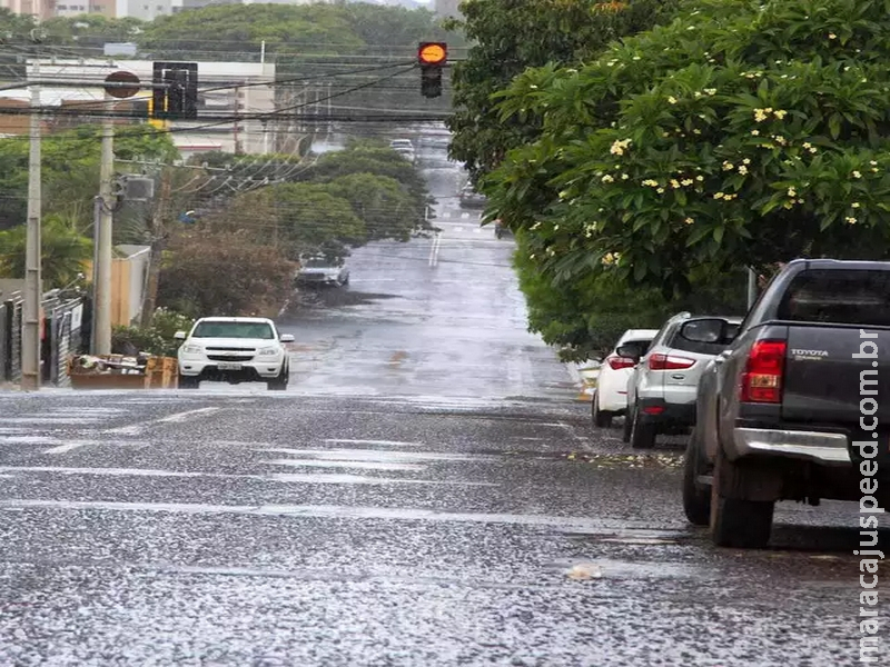 Capital tem chuva leve e meteorologia deixa 20 municípios em alerta Capital tem chuva leve e meteorologia deixa 20 municípios em alerta