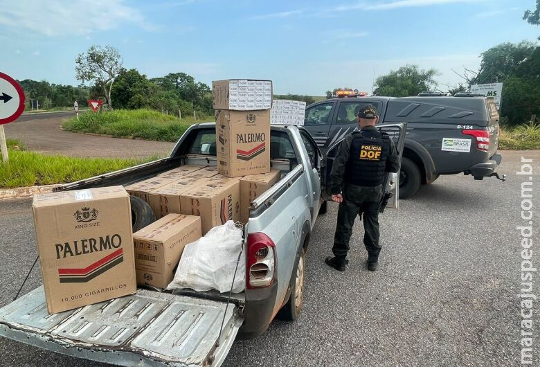 Carro com mais de 500 pacotes de cigarros contrabandeados é apreendido Carro com mais de 500 pacotes de cigarros contrabandeados é apreendido