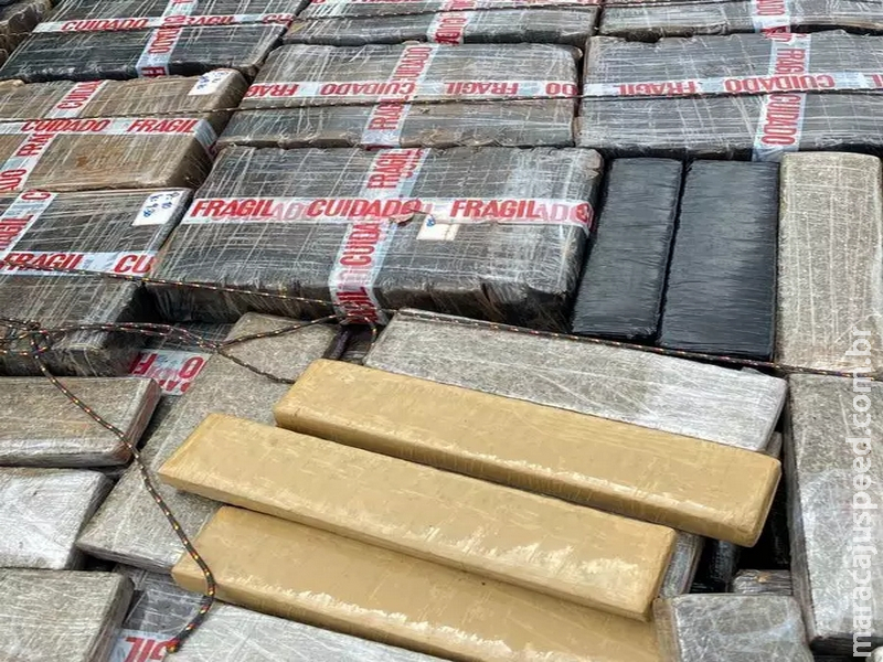 Casal é flagrado com 1,3 tonelada de maconha em estacionamento de hotel